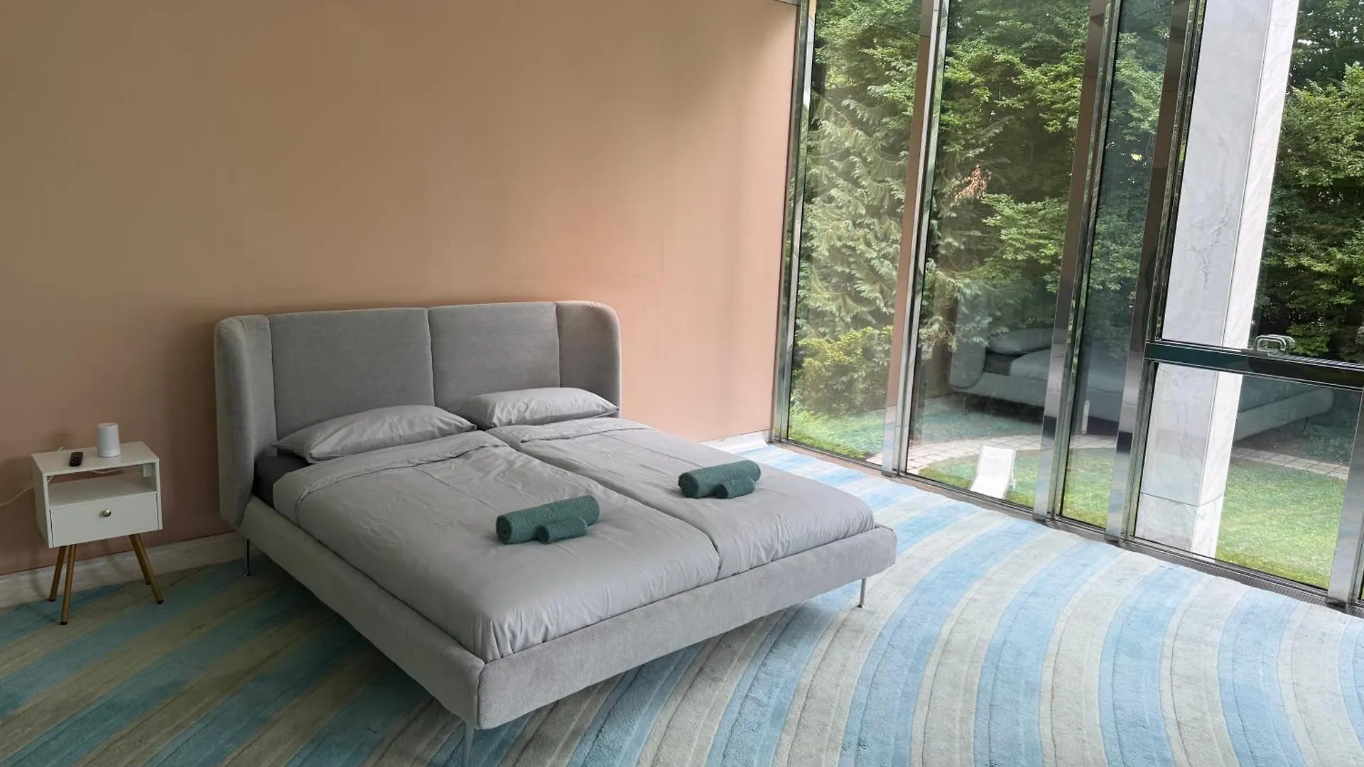 Unique Villa In A Dream Location München Apartman